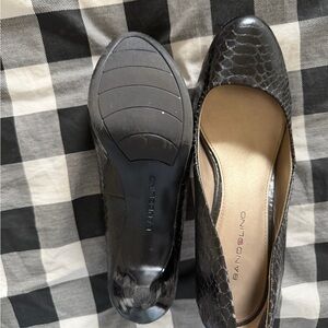 Bandolino Black Crocodile Pattern Heels